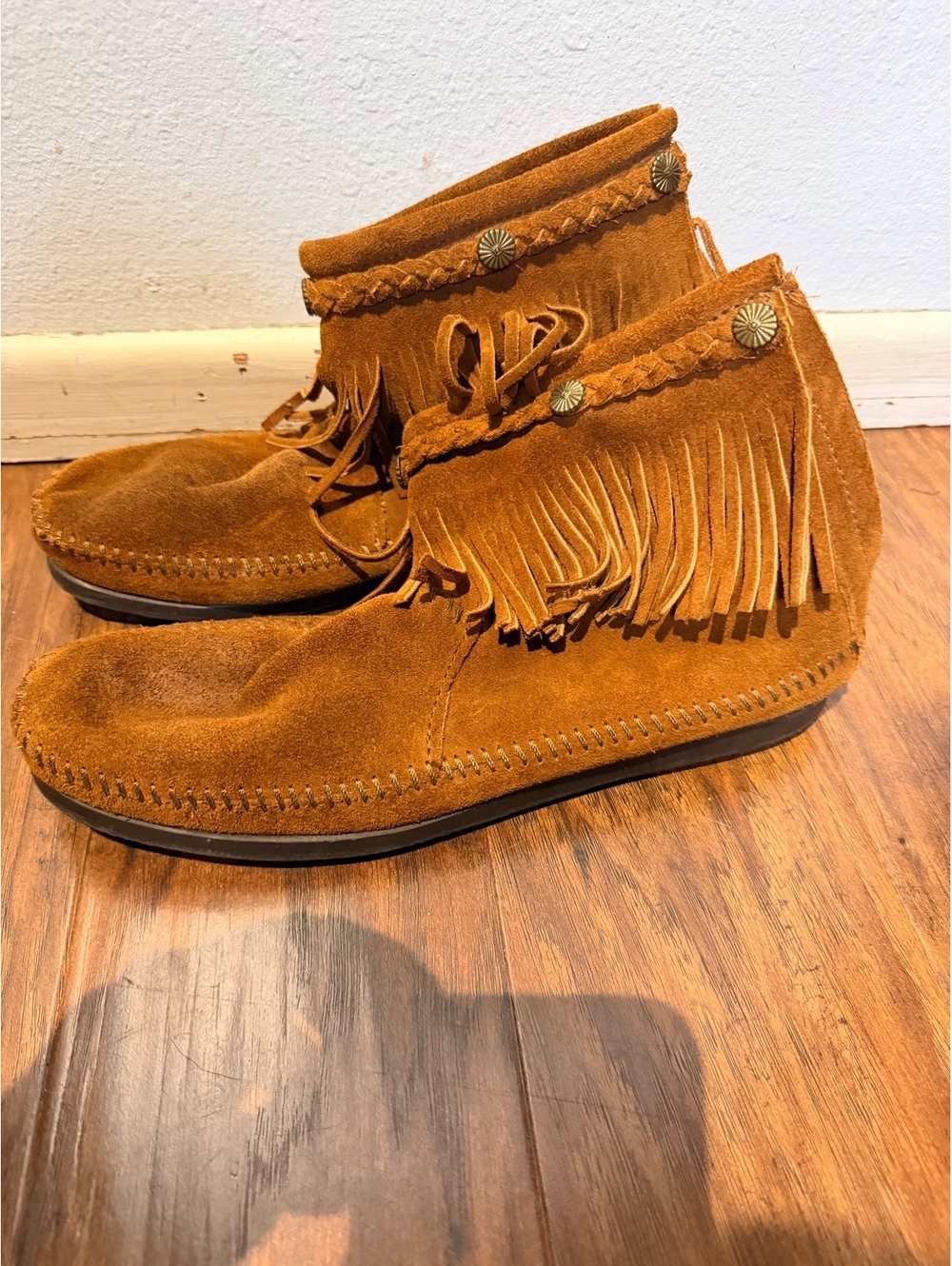 Minnetonka Women's Suede Fringe Ankle Boots Size 10 with Braided Detail and Snap